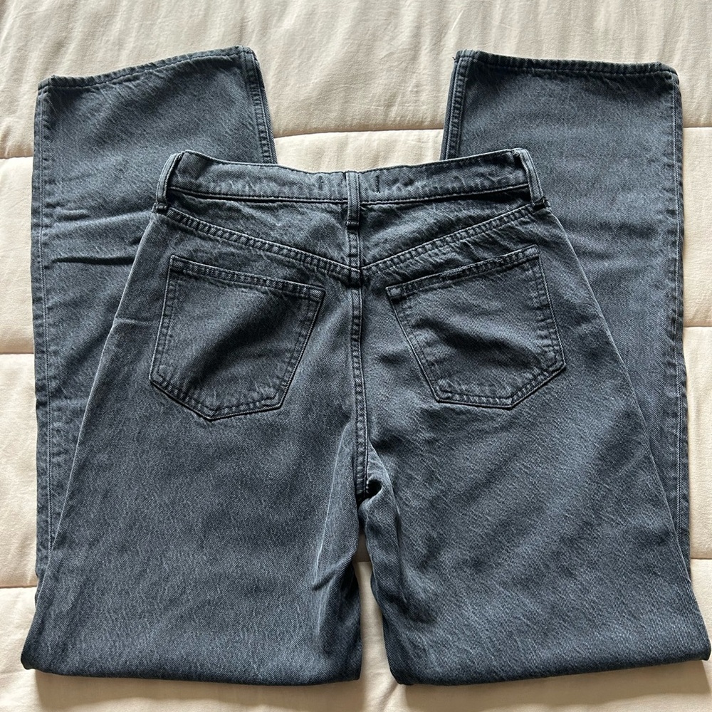 Abercrombie High Rise Loose Jean. Size 27/4L. Good preloved condition.